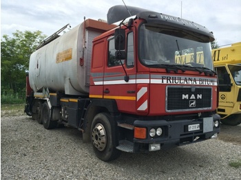 Camión cisterna para transporte de betún MAN 24.332: foto 1