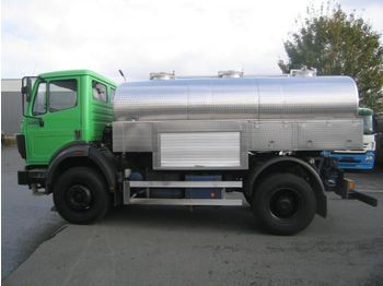 Camión cisterna para transporte de leche MERCEDES BENZ 1824 4x4: foto 1