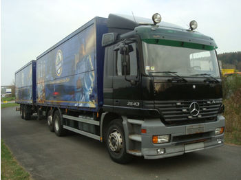 Camión transporte de bebidas Mercedes-Benz 2543   2643Getränkewagen: foto 1
