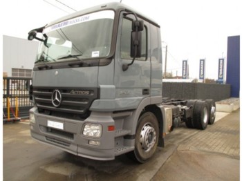 Camión chasis Mercedes-Benz ACTROS 2542 6x2: foto 1