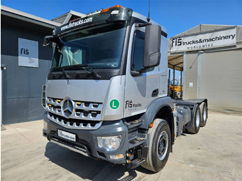 Mercedes-Benz Arocs 2843 6x4 chassis ready for tipper  - Camión chasis: foto 1