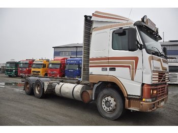 Camión chasis para transporte de madera Volvo FH16 6X4: foto 1