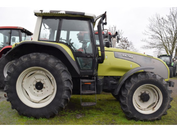 Tractor VALTRA T120