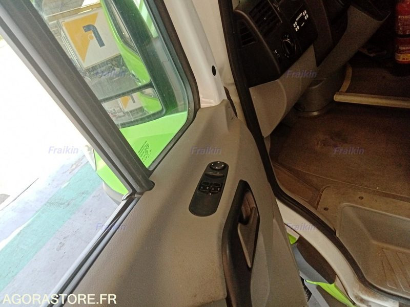 Autobús BUS-CAR SPRINTER MERCEDES - 2018 /322 653 KM - EZ765YH