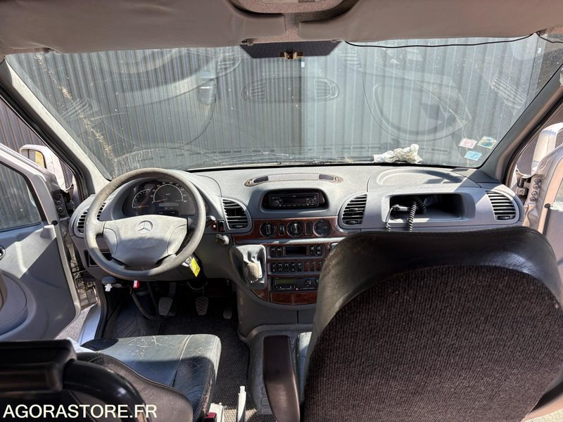 Minibús MERCEDES 413 DIESEL 17 PL - 2006 - 312 800 kms