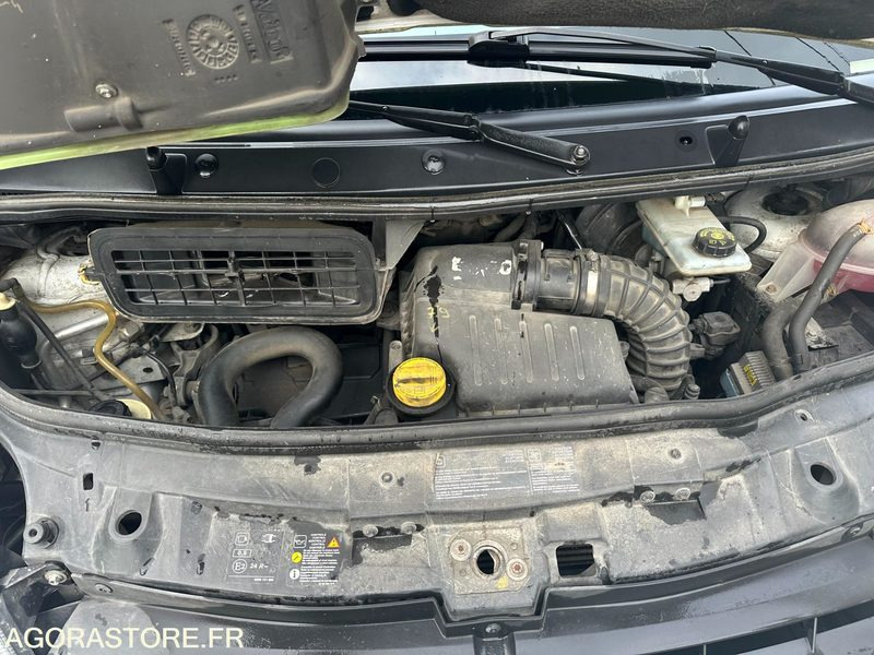 Minibús Renault Trafic 9 places / CK-040-DG / 361 846kms