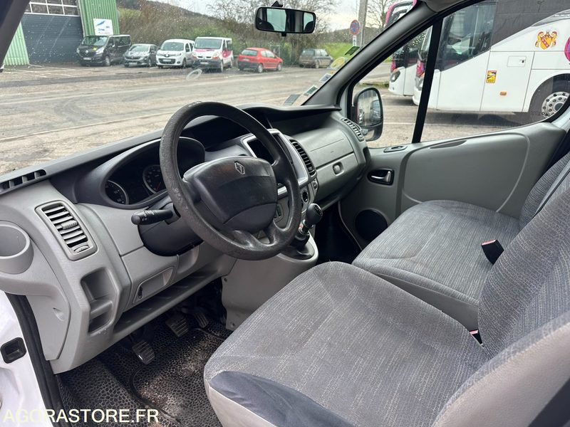 Minibús Renault Trafic 9 places / CK-910-VW / 325 196kms