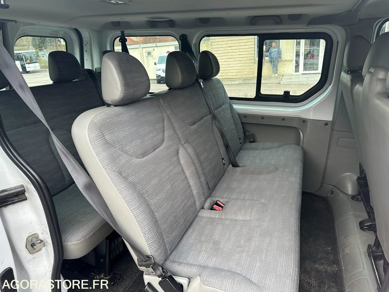 Minibús Renault Trafic 9 places / CK-910-VW / 325 196kms