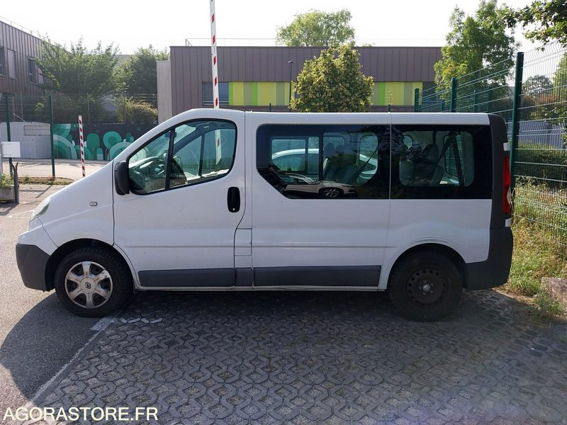 Minibús Renault Trafic 9 places DA-953-LM de 2013 avec 135 698 kms
