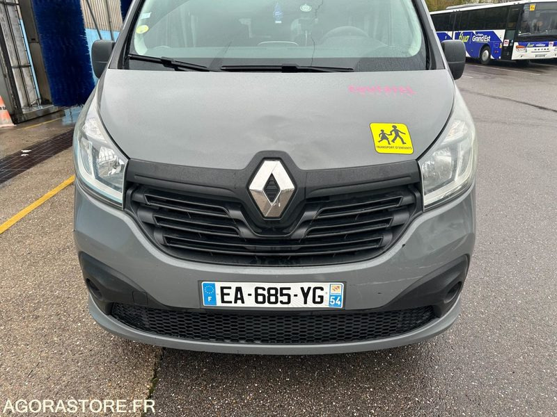Minibús Renault Trafic 9 places / EA-685-YG / 329 719kms