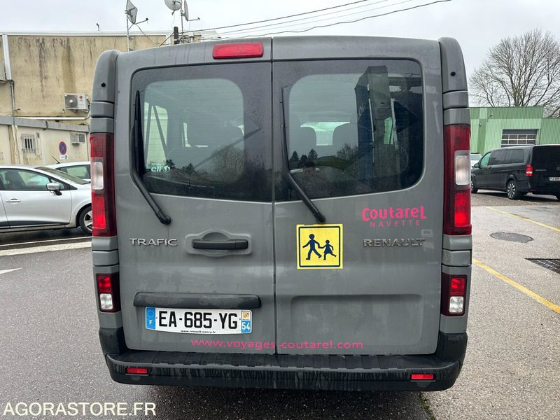Minibús Renault Trafic 9 places / EA-685-YG / 329 719kms