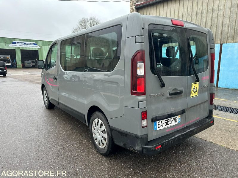 Minibús Renault Trafic 9 places / EA-685-YG / 329 719kms