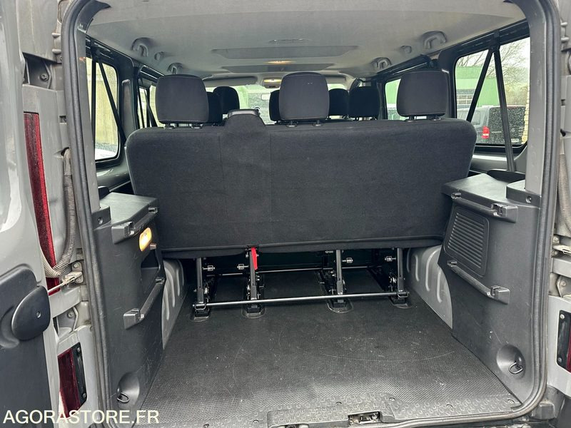 Minibús Renault Trafic 9 places / EA-685-YG / 329 719kms