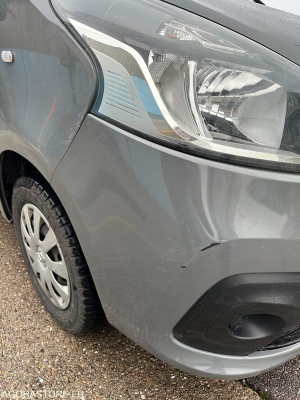 Minibús Renault Trafic 9 places / EA-685-YG / 329 719kms