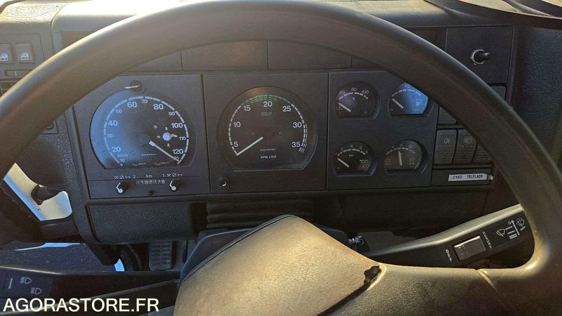 Cabeza tractora IVECO CAM - 2003 - 213734 KM - BY-253-GK