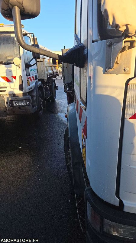 Cabeza tractora IVECO CAM - 2003 - 213734 KM - BY-253-GK