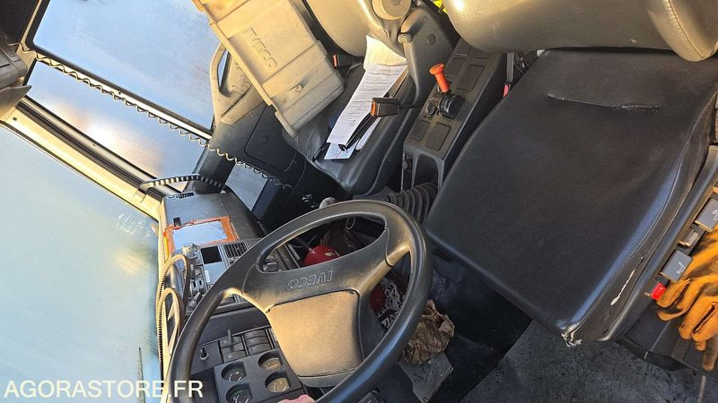 Cabeza tractora IVECO CAM - 2003 - 213734 KM - BY-253-GK