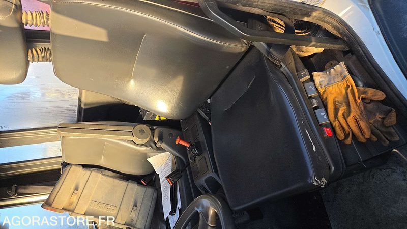 Cabeza tractora IVECO CAM - 2003 - 213734 KM - BY-253-GK