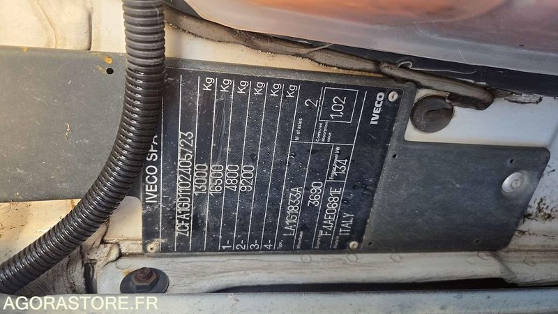 Cabeza tractora IVECO CAM - 2003 - 213734 KM - BY-253-GK