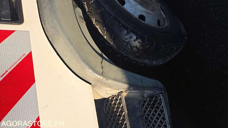 Cabeza tractora IVECO CAM - 2003 - 213734 KM - BY-253-GK