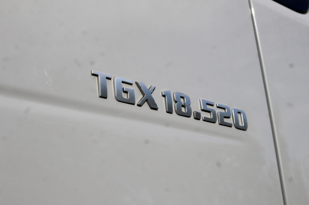 Cabeza tractora MAN TGX 18.520 XXL Standklima Navi Xenon Retarder