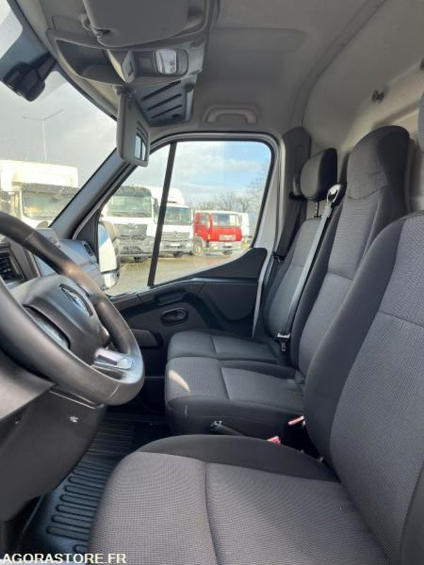 Cabeza tractora RENAULT MASTER - 2021 - 167 829KM
