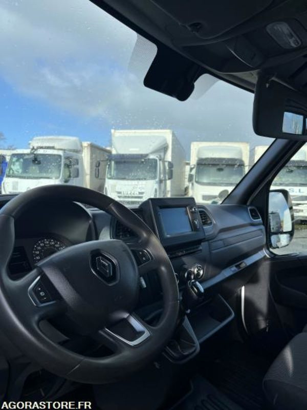 Cabeza tractora RENAULT MASTER - 2021 - 167 829KM