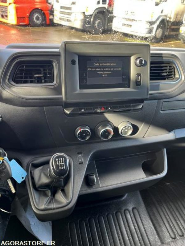 Cabeza tractora RENAULT MASTER - 2021 - 167 829KM