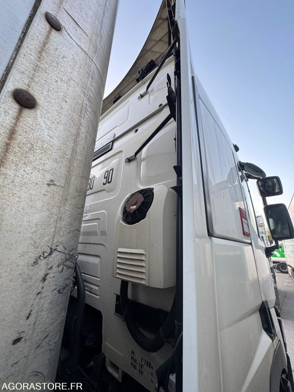 Cabeza tractora RENAULT T520 HIGH - 907 798KM - 2015