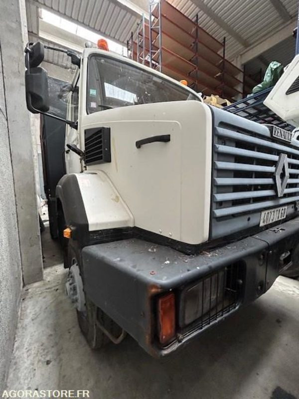 Cabeza tractora RENAULT TRACTEUR C290 4X4 110KM/H  282500 KM