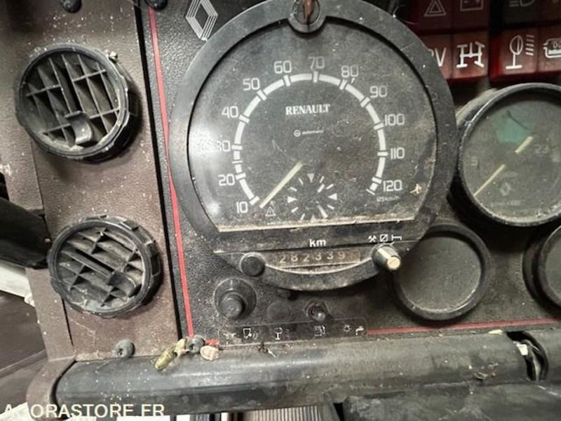 Cabeza tractora RENAULT TRACTEUR C290 4X4 110KM/H  282500 KM