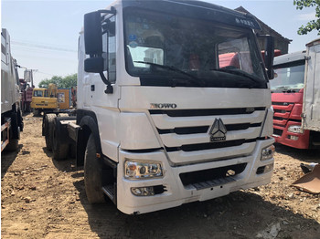 Cabeza tractora SINOTRUK Howo truck: foto 1