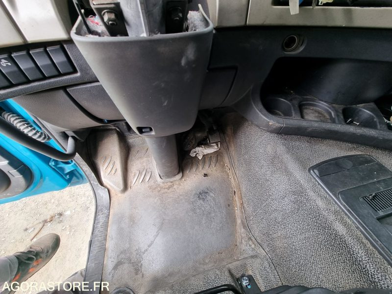 Cabeza tractora TRACTEUR ROUTIER RENAULT PREMIUM - CC183ZV (SANS DOCUMENTS - VENDU POUR PIECES)