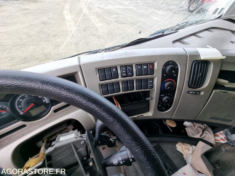 Cabeza tractora TRACTEUR ROUTIER RENAULT PREMIUM - CC183ZV (SANS DOCUMENTS - VENDU POUR PIECES)