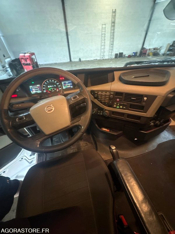 Cabeza tractora VOLVO FH 500 - 744 180 km - 2015