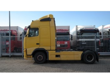 Cabeza tractora Volvo FH 12/420 GLOBETROTTER MANUAL GEARBOX: foto 1