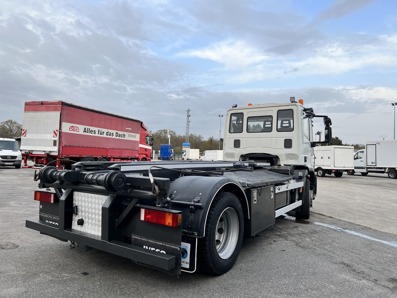 Contenedor de gancho para transporte de contenedores IVECO 180E300: foto 11