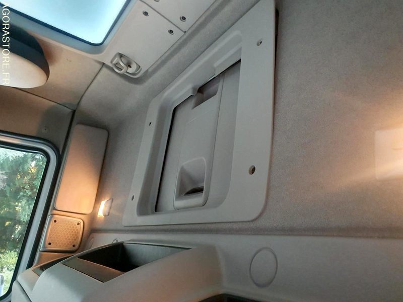 Camión CAMION PORTEUR RENAULT ATELIER ET BASE DE VIE