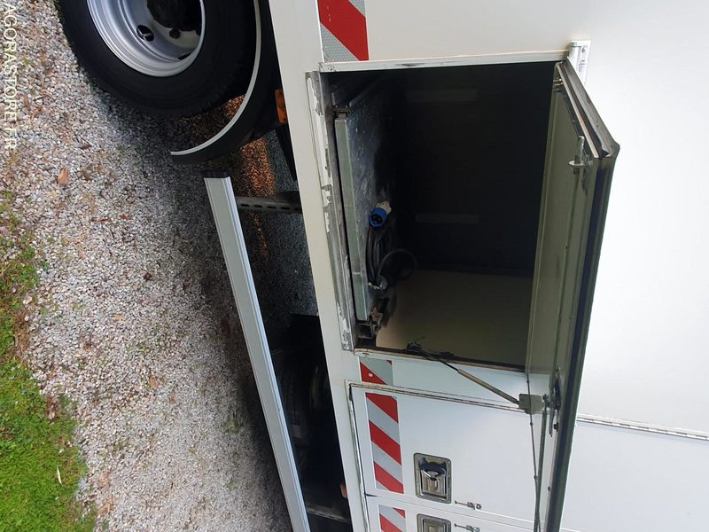 Camión CAMION PORTEUR RENAULT ATELIER ET BASE DE VIE