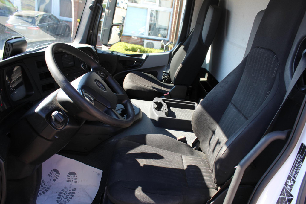 Camión caja cerrada Mercedes-Benz Antos 1830 E6 Koffer 7,7m   LBW   Rolltor