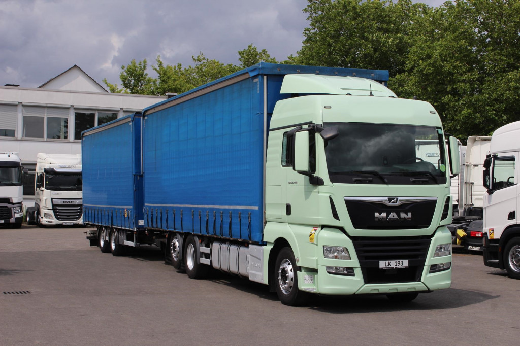Camión lona MAN TGX 26.460 Retarder Jumbo-Zug 120M3 Durchlade