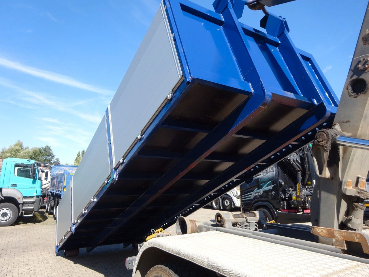 Camión multibasculante 12 cbm Abrollcontainer Pritsche