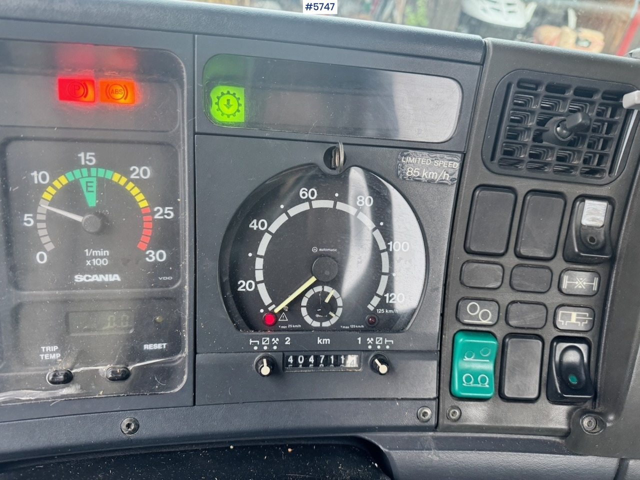 Camión multibasculante 1998 Scania 94D 310 Hook‑truck