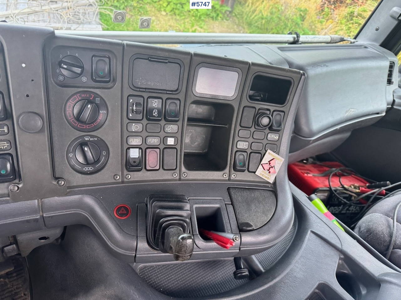 Camión multibasculante 1998 Scania 94D 310 Hook‑truck