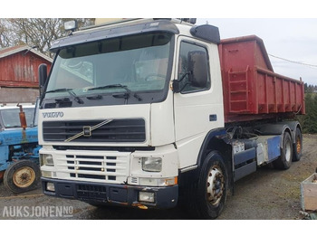 Camión multibasculante  2000 Volvo FM-12 MED KASSE OG MASKINFLAK