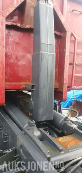 Camión multibasculante 2000 Volvo FM-12 MED KASSE OG MASKINFLAK