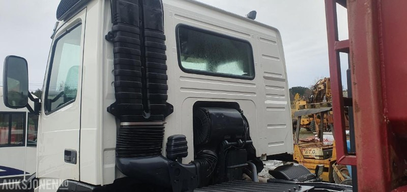 Camión multibasculante 2000 Volvo FM-12 MED KASSE OG MASKINFLAK