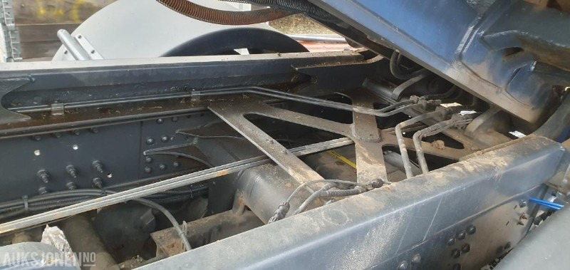 Camión multibasculante 2000 Volvo FM-12 MED KASSE OG MASKINFLAK