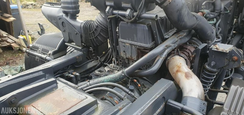 Camión multibasculante 2000 Volvo FM-12 MED KASSE OG MASKINFLAK