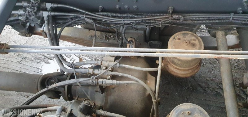 Camión multibasculante 2000 Volvo FM-12 MED KASSE OG MASKINFLAK